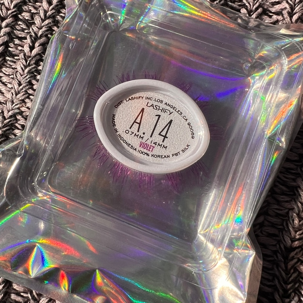 LASHIFY A.14 Violet Lashes